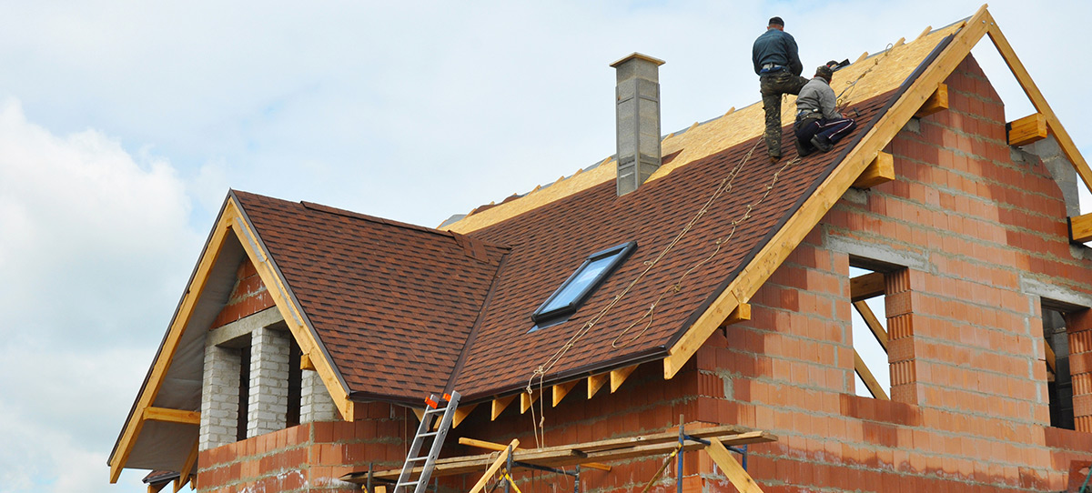 Toledo roofing company crew working on roofing project.